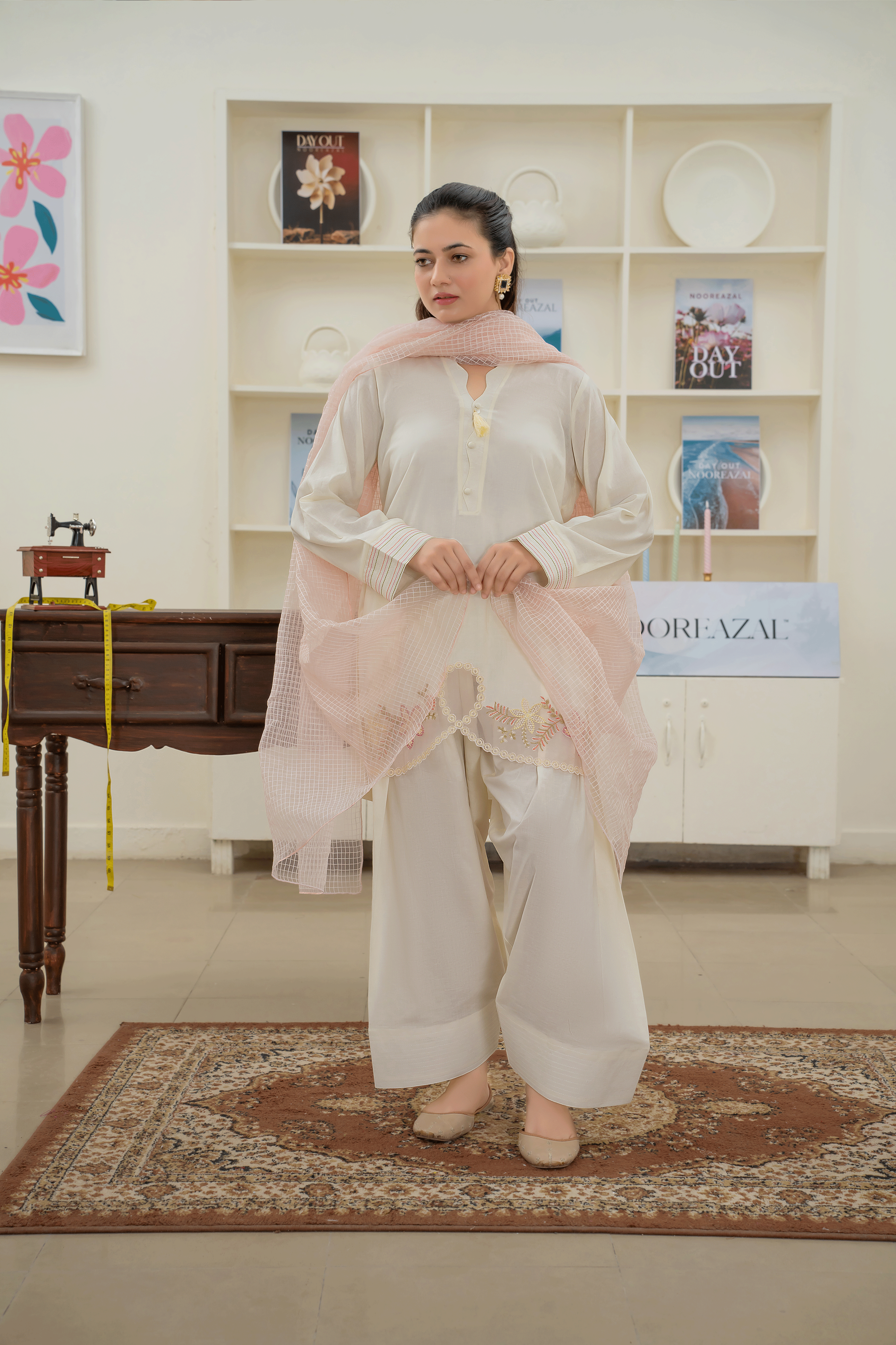NOOREAZAL – Ivory Pearl (RTW002011)